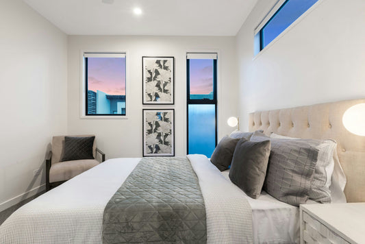 Ein gemütliches Schlafzimmer gestalten: Sechs Tipps für die Auswahl und Anordnung von Beleuchtung